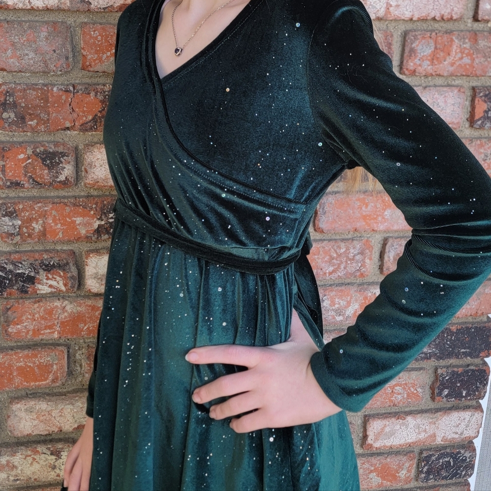 Girls Youth size 7/8 Green Sparkling Velvet Christmas Dress